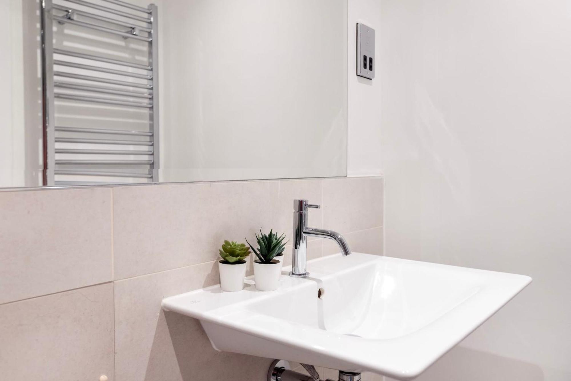 Fitzrovia With Balcony - Cityapartmentstay Londres Exterior foto