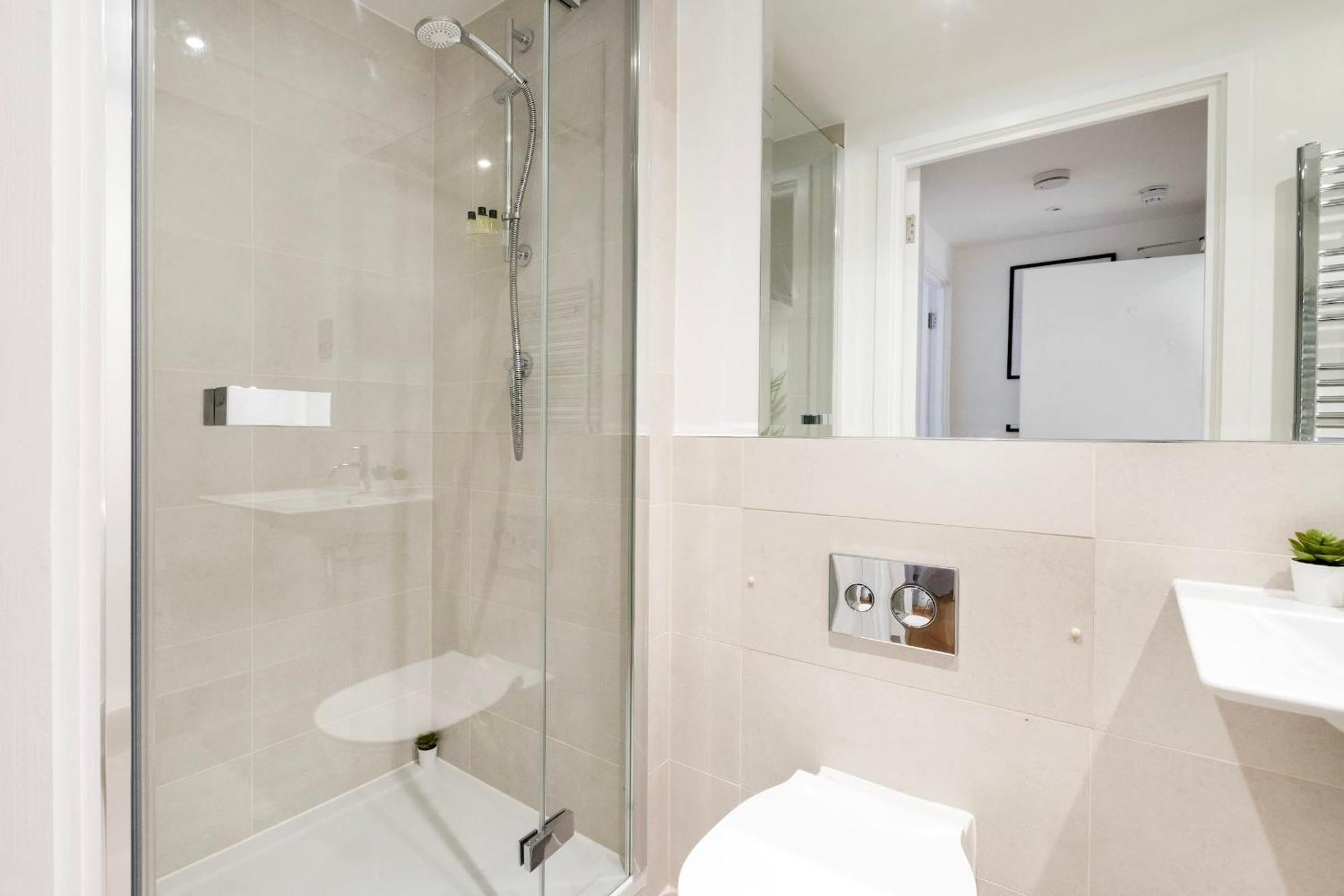 Fitzrovia With Balcony - Cityapartmentstay Londres Exterior foto