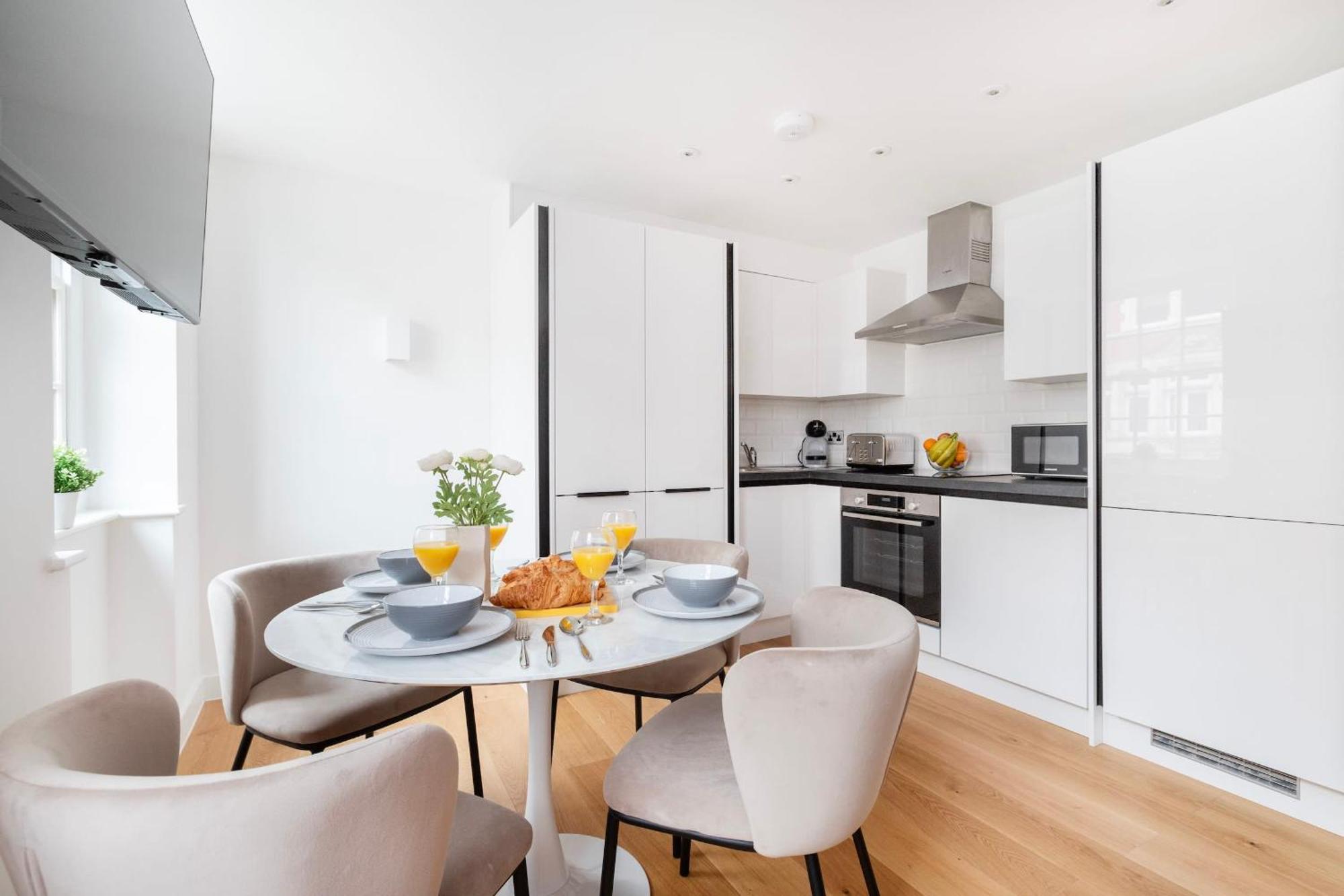 Fitzrovia With Balcony - Cityapartmentstay Londres Exterior foto